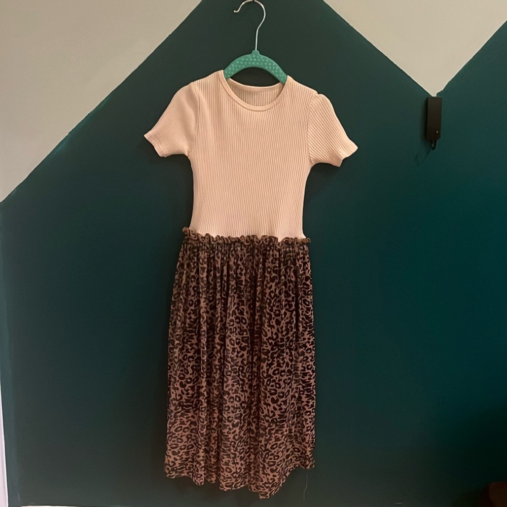 Girls cheetah print beige shirt sleeve dress Zara size 5
